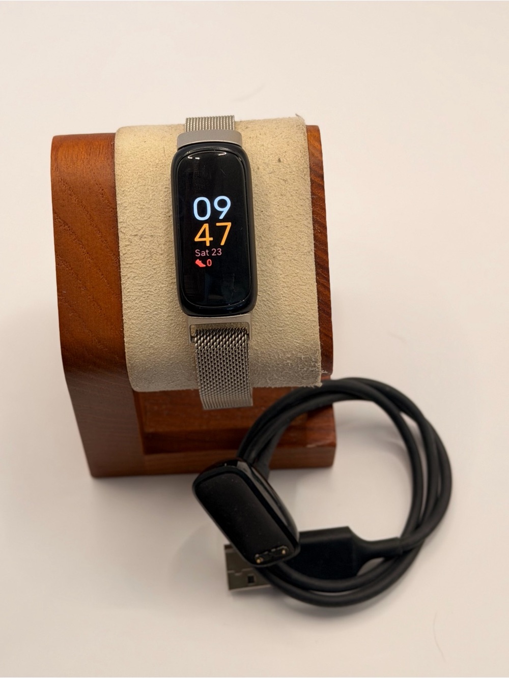 Fitbit Inspire 3, Tested, Charger Included, Mesh Band, Very Good, Fitness Tracke
